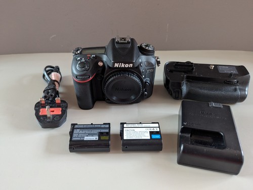 Nikon d7100 body excellent - d7100,
