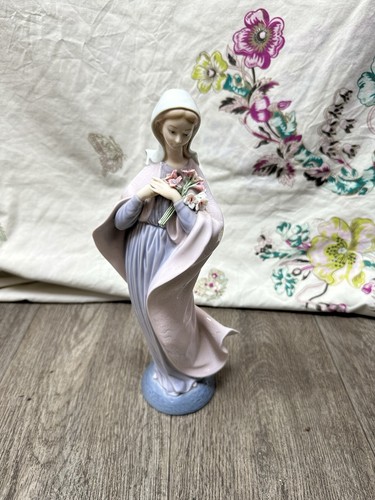 Lladro our lady with - lady,