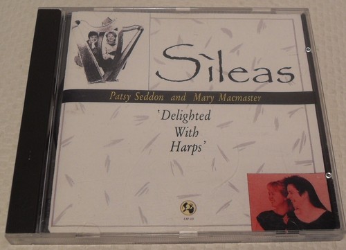 Sìleas delighted with harps - sìleas,