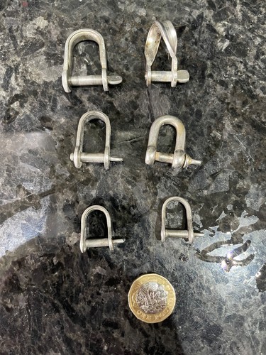 Sailing dinghy shackles job