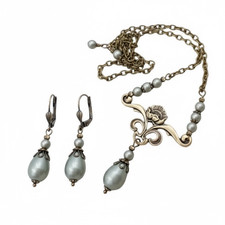 Art deco earring and necklace