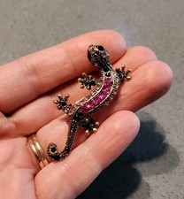 Vintage Style Lizard/Gecko Brooch/Pendant In Multicoloured Rhinestones.