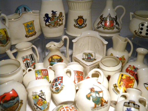 Crested china selection - selection, b32