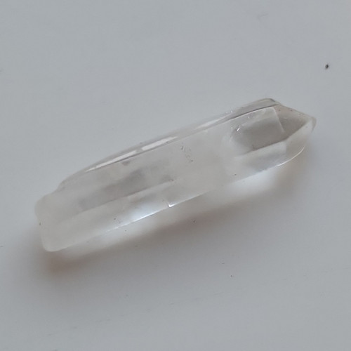 Clear quartz crystal natural - clear,