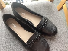 Size 8 flat black shoes