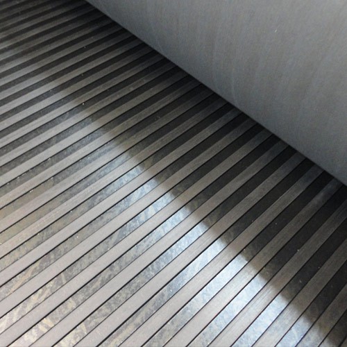 Broad ribbed rubber - ribbed,