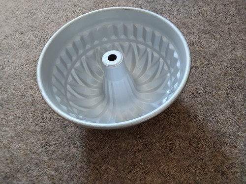 Fluted ring cake tin - fluted,
