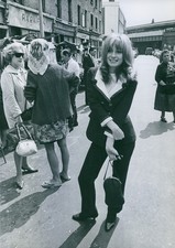 Suzy Kendall 11" x 8.5" inch