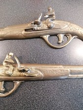 Lovely Old Vintage Pair Of Brass Flintlock Duelling Pistols Wall Hanging. Heavy!