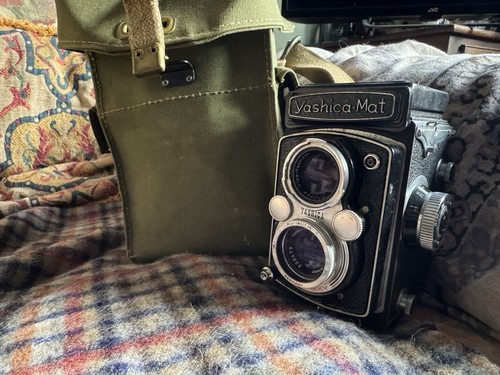 Yashica mat black - yashica-mat,