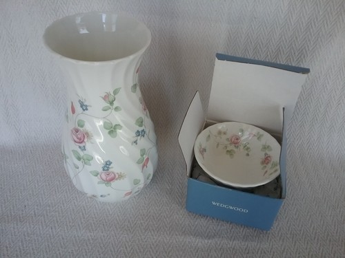 Wedgwood rosehip vase boxed - vase,