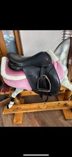 Saddle (VSD) 17.5” med wide. Black. Wool flocked. Beautiful condition. 