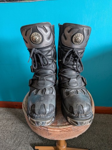 New rock reacter - rock, boots
