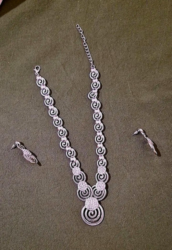 Silver tone swirl jewellery - tone,