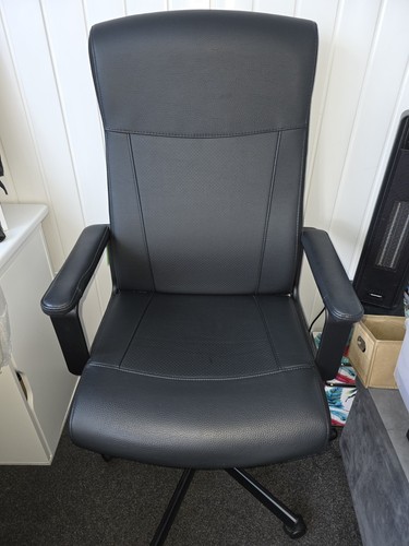 Blaxk computer chair - computer,