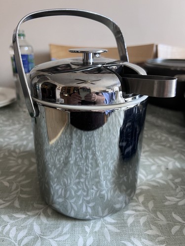 Insulated ice bucket - with, lid