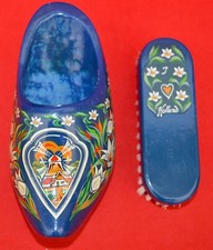 VINTAGE DUTCH CLOG & BRUSH SET