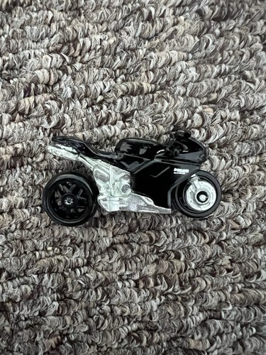 2013 hot wheels showroom - hot,
