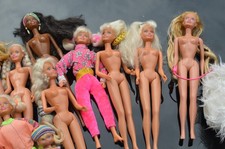 Large Amount of Sindy Stuff: Dolls, Clothing, Vehicle, Furniture etc.