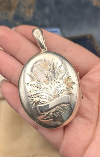 Large victorian photo - photo, locket