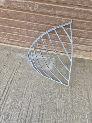 Metal corner hay - metal,