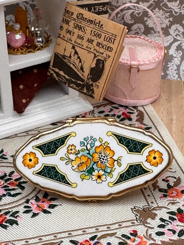 Vintage stratton lip view - lip,