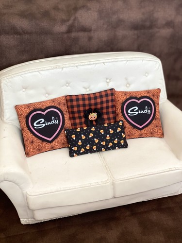 Sindy dolls set - dolls, cushions