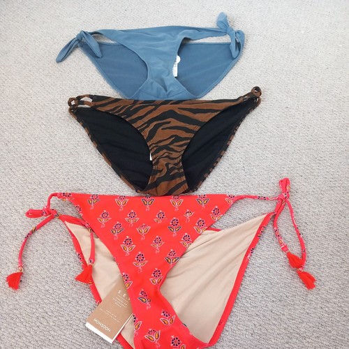 Pairs bikinis bottoms size - 3,