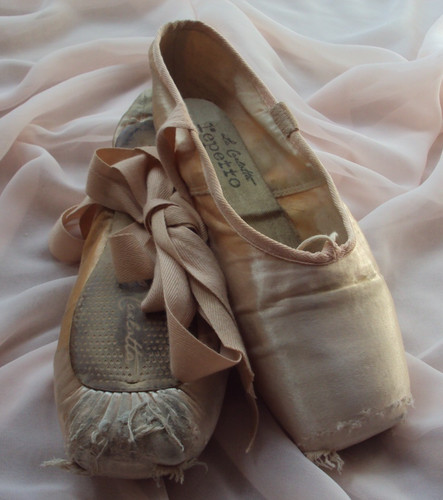 Pointe shoes timeworn - pointe, pink