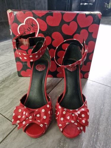 Red polka dot - polka,