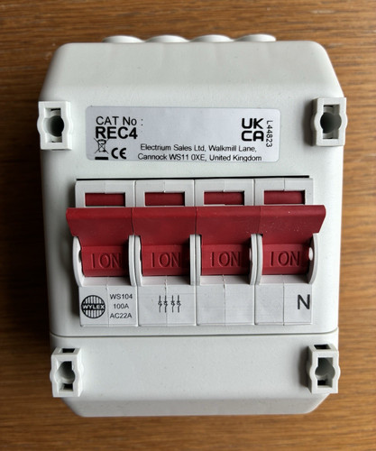 Wylex rec4 100a pole - 4,