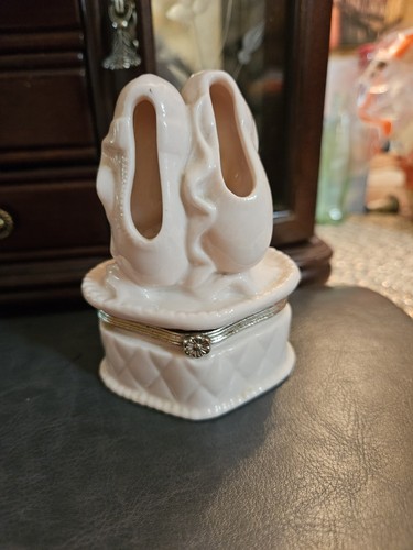 Vintage ballet slippers - slippers, hinged