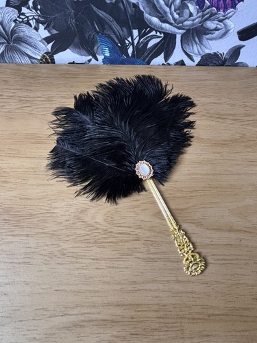 Black feather hand fan - black,