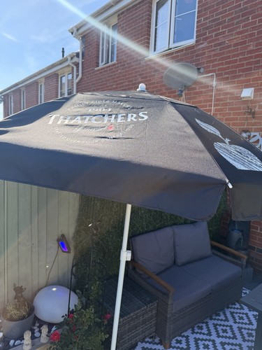 Genuine thatchers cider pub - genuine,