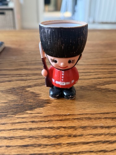 Vintage egg cup - egg, british