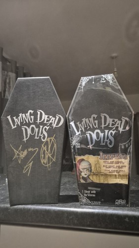 Living dead dolls - living,