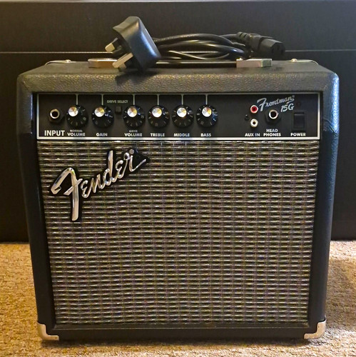 Fender frontman 15g 15w solid - fender,