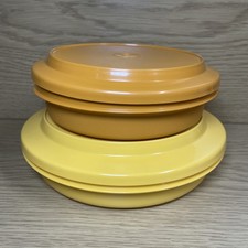 2 x Vintage Tupperware 8"