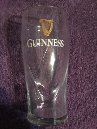 Guinness embossed beer - 16, oz