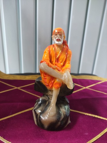 Small sitting statue - small,