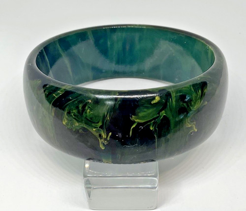 Vintage bakelite swirly green - swirly,