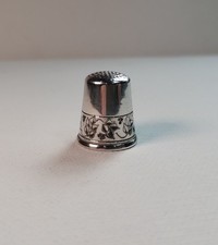 Vintage Silver Plated Thimble Vines Leaf Leaves Foliage Engraved 