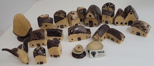 Set tagua nut figurines - 18,
