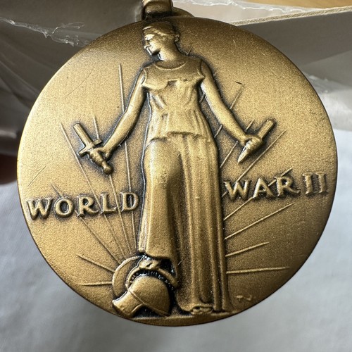 1945 wwii medal freedom - wwii,