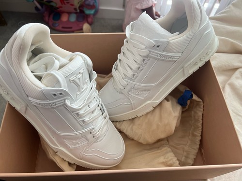 Brand new unworn - brand, vuitton