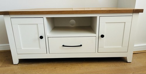 Thornley painted corner - painted, tv
