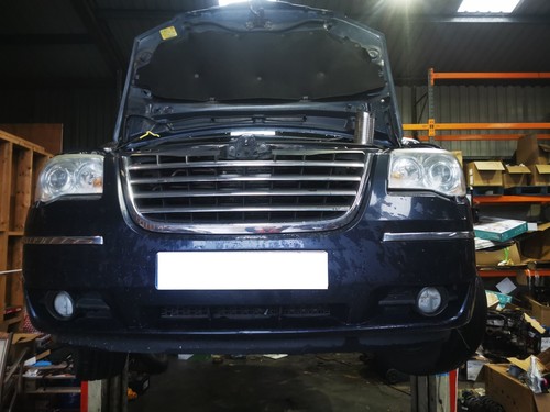 Chrysler grand voyager front - chrysler,