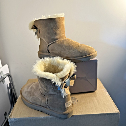Ugg women size us 7 - size, eu