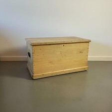 VINTAGE VICTORIAN PINE WOODEN