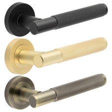 Astor Knurled Lever Door